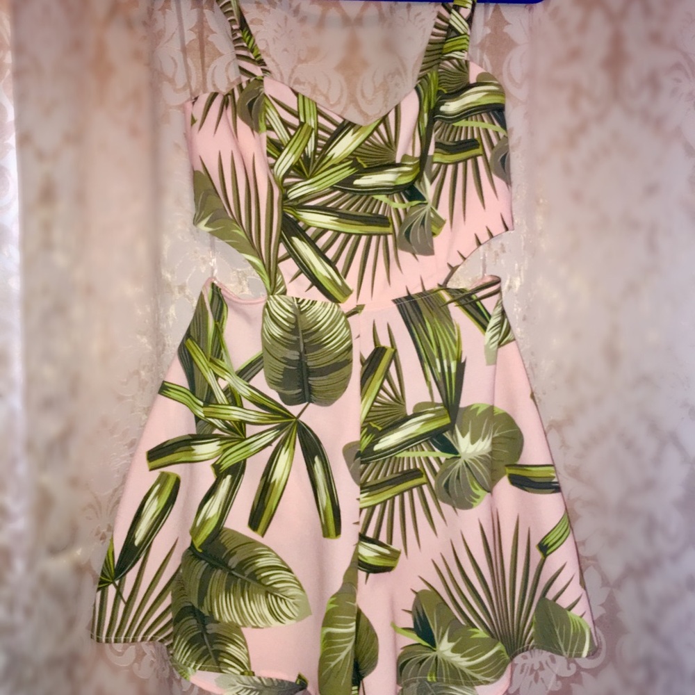 TROPICAL PRINT KEYHOLE ROMPER
